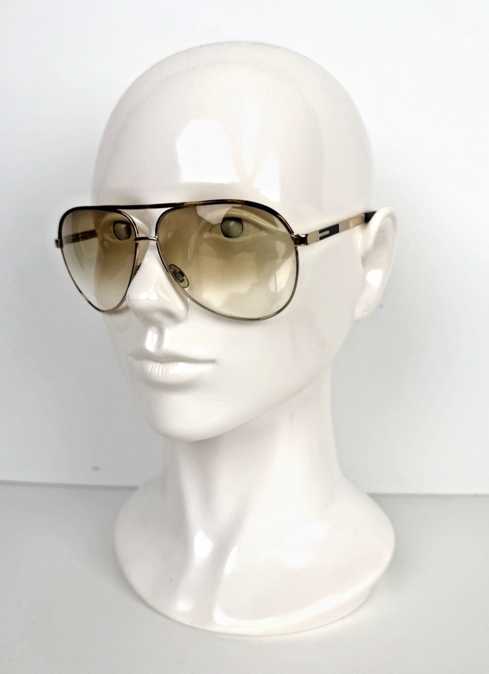 Gucci Aviator Sunglasses in Gold Frame with Brown Gradient Lenses Unisex O1